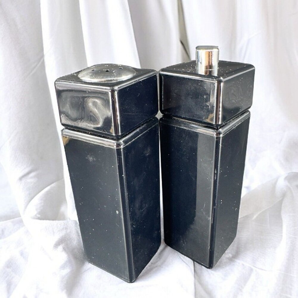 Mr Dudley Pepper Mill and Salt Shaker Set 2 Shiny Black Plastic With Metal Parts